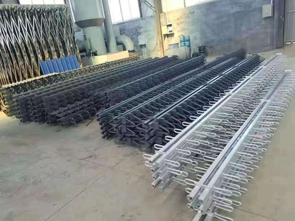 桥梁伸缩缝
