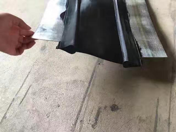 钢边止水带
