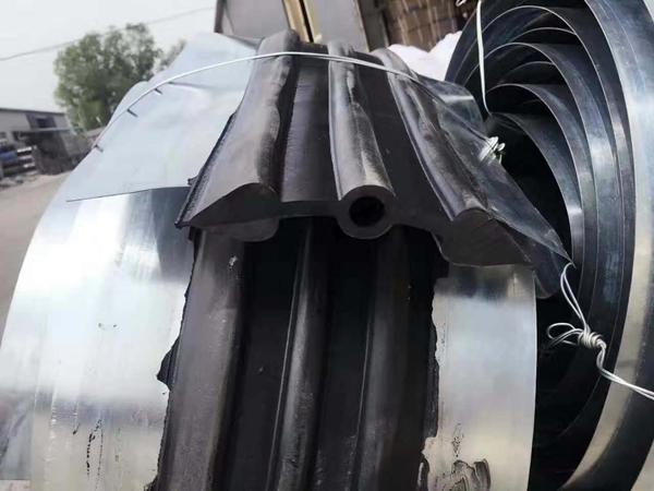 钢边止水带